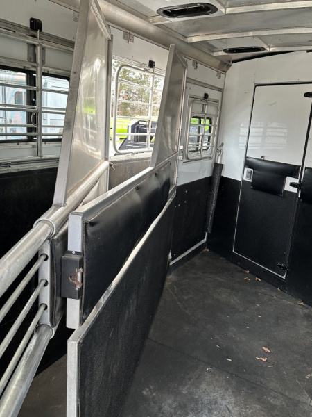 Used 2002 Sundowner 3H Trail Blazer III Horse Trailer