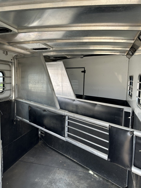 Used 2002 Sundowner 3H Trail Blazer III Horse Trailer