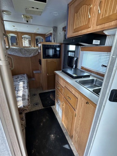 Used 2002 Sundowner 3H Trail Blazer III Horse Trailer