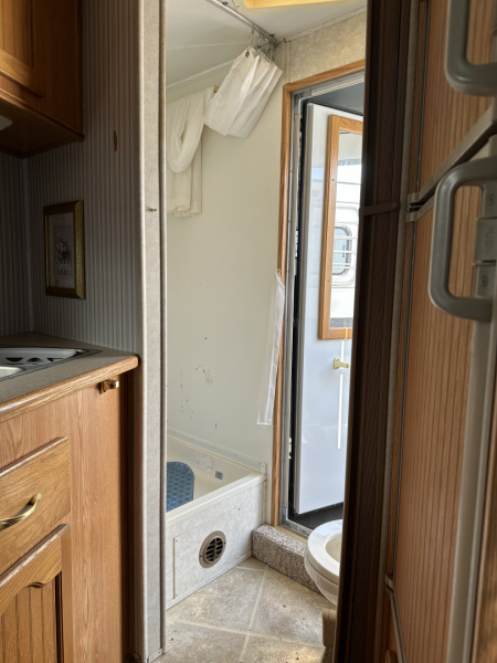 Used 2002 Sundowner 3H Trail Blazer III Horse Trailer