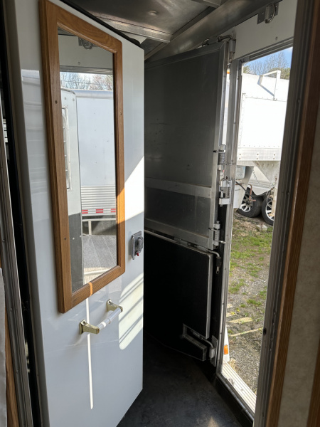 Used 2002 Sundowner 3H Trail Blazer III Horse Trailer