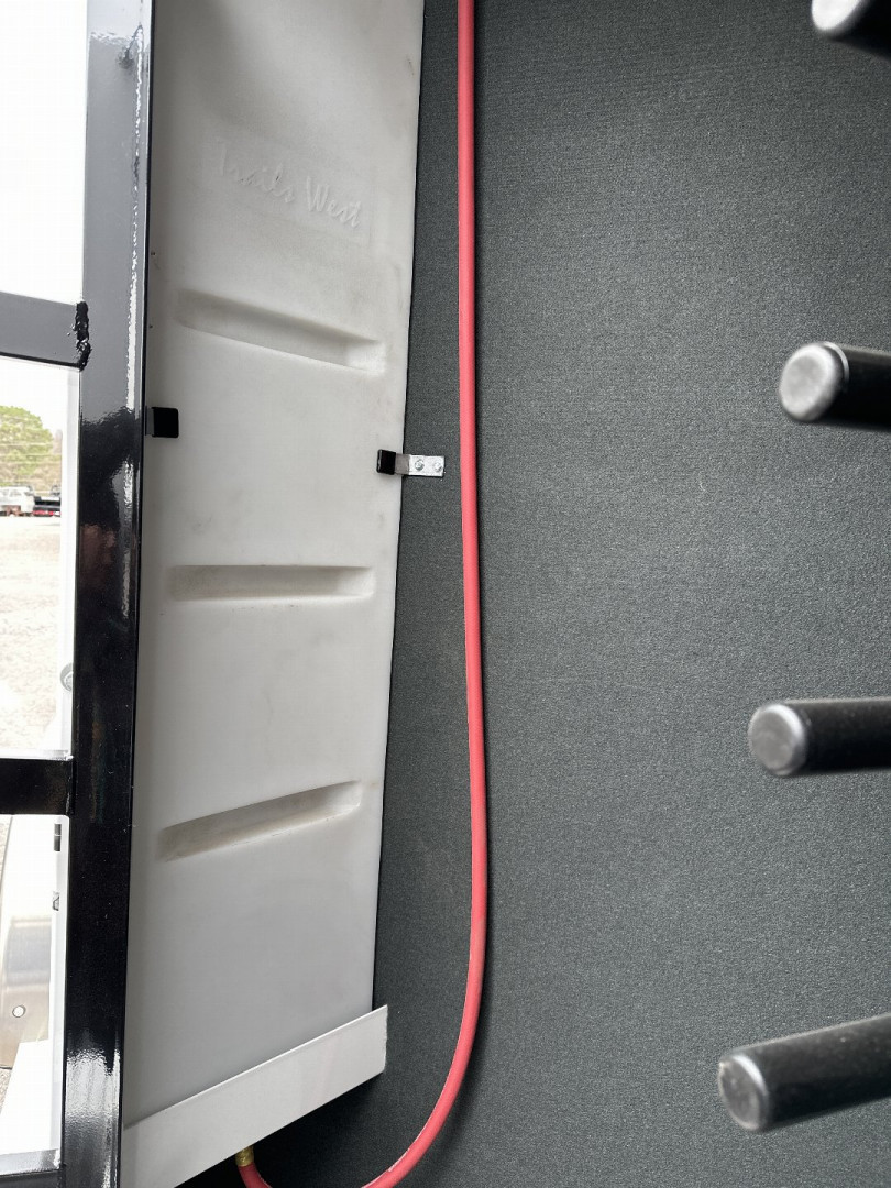 New 2025 Trails West 3H Classic GN Side Tack WB Horse Trailer