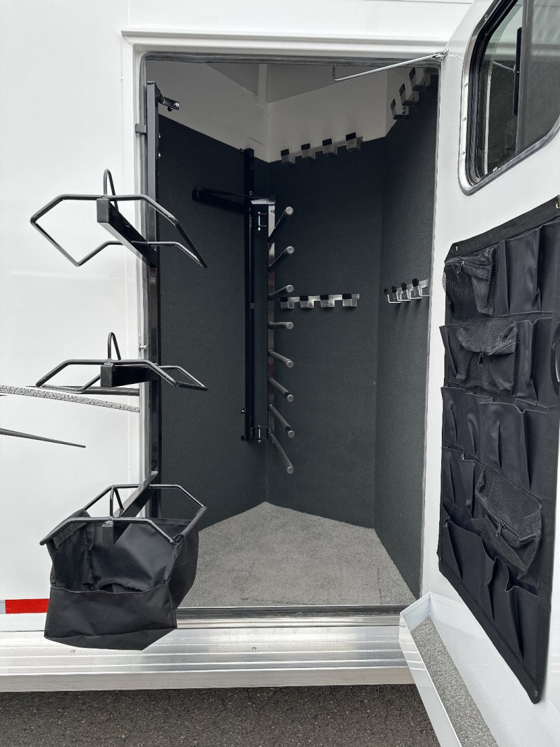 New 2025 Trails West 3H Classic GN Side Tack WB Horse Trailer