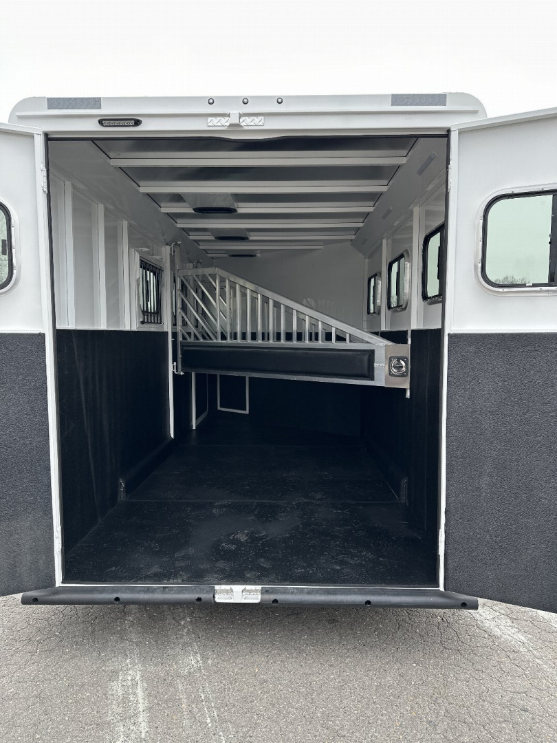 New 2025 Trails West 3H Classic GN Side Tack WB Horse Trailer