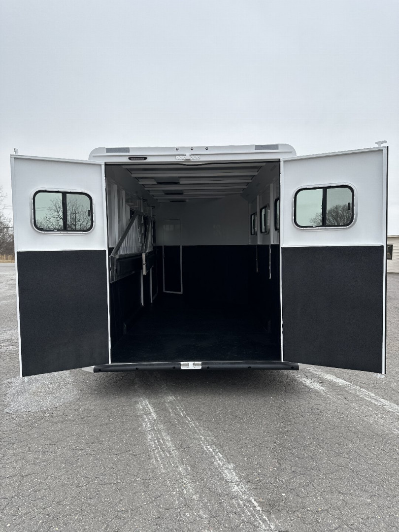 New 2025 Trails West 3H Classic GN Side Tack WB Horse Trailer