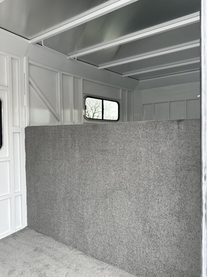 New 2025 Trails West 3H Classic GN Side Tack WB Horse Trailer