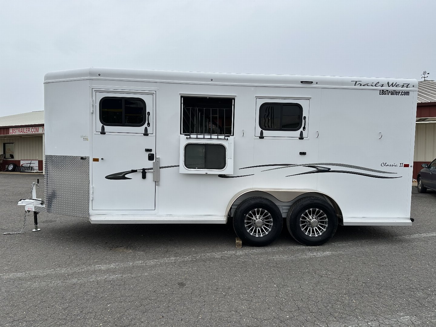 New 2025 Trails West Classic 3H BP WB Horse Trailer