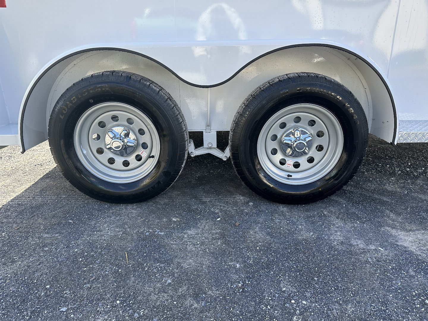 New 2025 Bee 2 HORSE CHIEF SLANT LOAD Horse Trailer