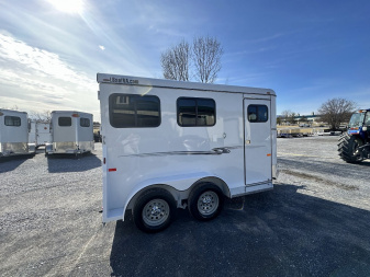 New 2025 Bee 2 HORSE CHIEF SLANT LOAD Horse Trailer