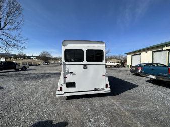 New 2025 Bee 2 HORSE CHIEF SLANT LOAD Horse Trailer