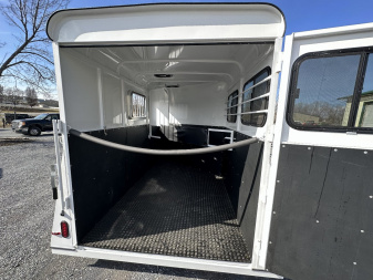 New 2025 Bee 2 HORSE CHIEF SLANT LOAD Horse Trailer