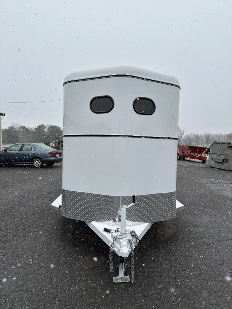 New 2025 Bee 3 HORSE CHIEF SLANT LOAD Horse Trailer