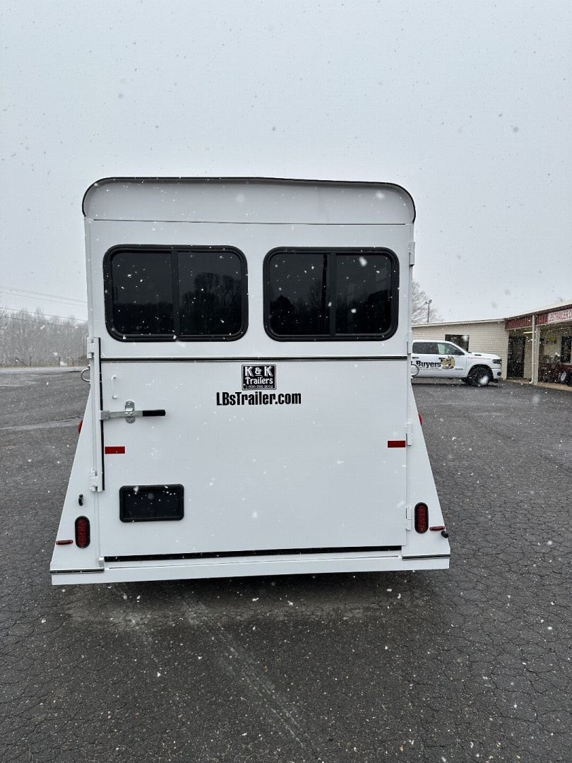 New 2025 Bee 3 HORSE CHIEF SLANT LOAD Horse Trailer