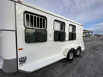 New 2025 Bee 3 HORSE CHIEF SLANT LOAD Horse Trailer
