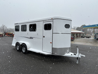 New 2025 Bee 3 HORSE CHIEF SLANT LOAD Horse Trailer