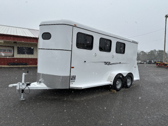 New 2025 Bee 3 HORSE CHIEF SLANT LOAD Horse Trailer