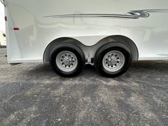 New 2025 Bee 3 HORSE CHIEF SLANT LOAD Horse Trailer