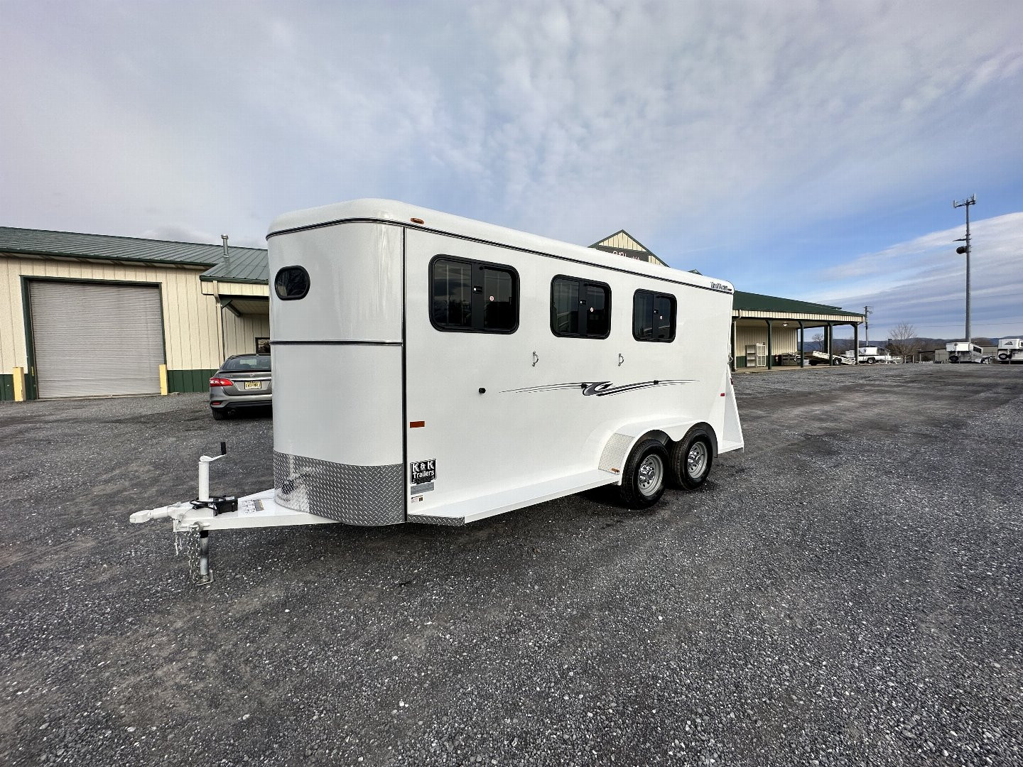 New 2025 Bee 3 HORSE CHIEF SLANT LOAD Horse Trailer