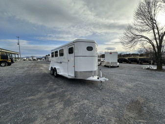 New 2025 Bee 3 HORSE CHIEF SLANT LOAD Horse Trailer