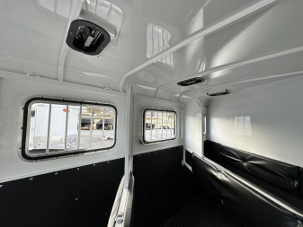 New 2025 Bee 3 HORSE CHIEF SLANT LOAD Horse Trailer