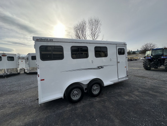 New 2025 Bee 3 HORSE CHIEF SLANT LOAD Horse Trailer