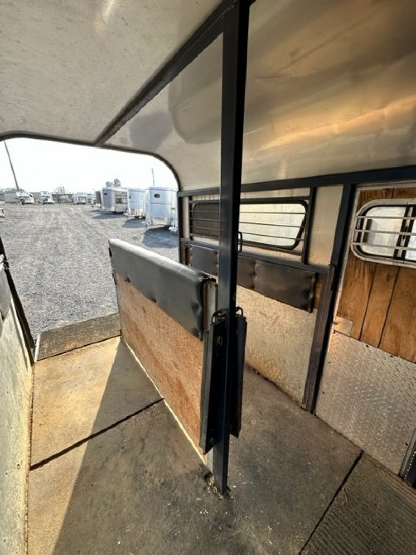 Used 1988 Kingston Trailers 2H GN Straight Load Horse Trailer