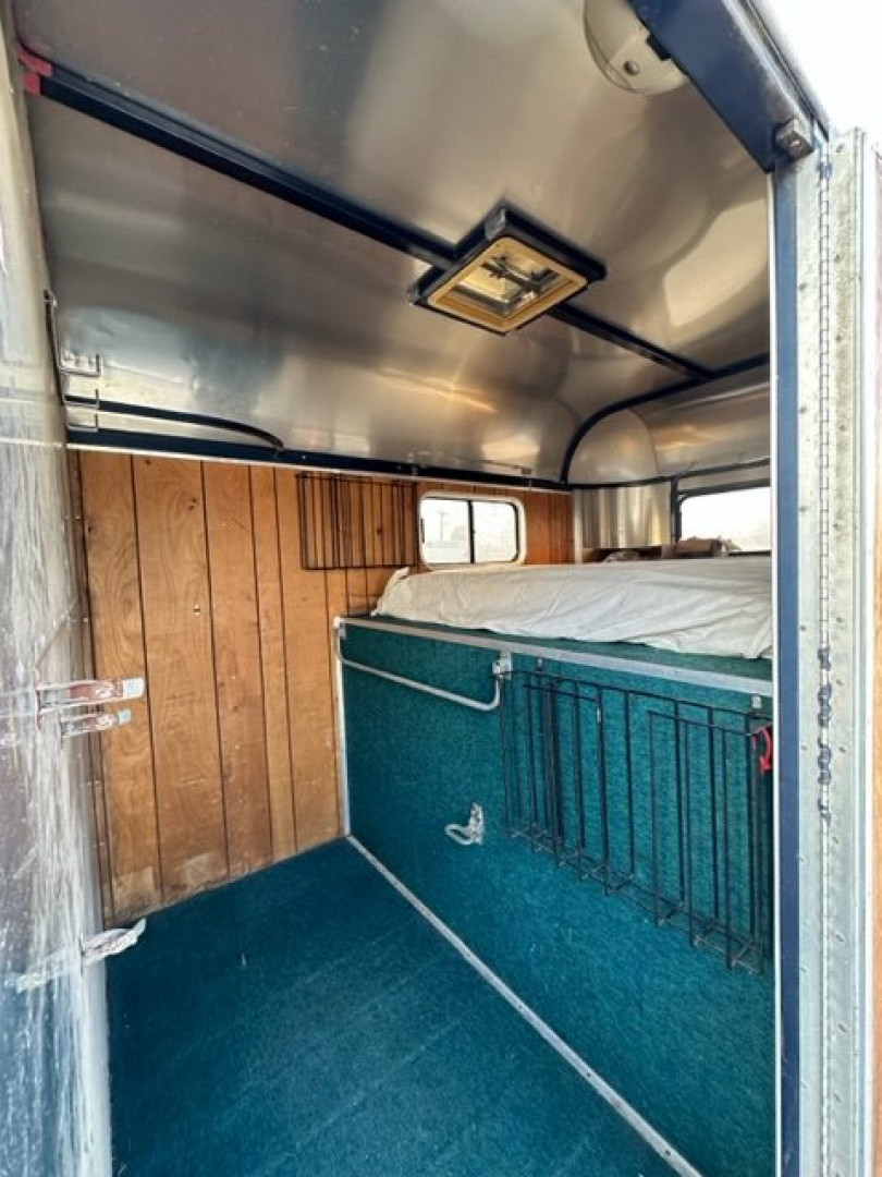 Used 1988 Kingston Trailers 2H GN Straight Load Horse Trailer