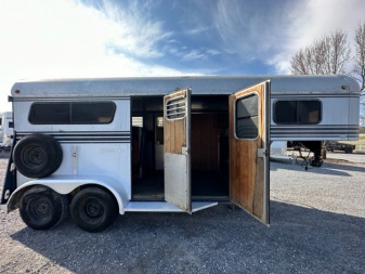 Used 1988 Kingston Trailers 2H GN Straight Load Horse Trailer