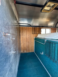 Used 1988 Kingston Trailers 2H GN Straight Load Horse Trailer