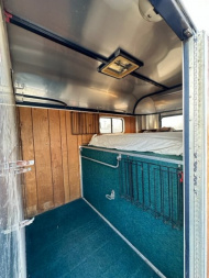 Used 1988 Kingston Trailers 2H GN Straight Load Horse Trailer