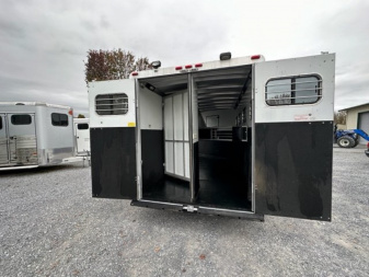 Used 2001 Sundowner Valuelite Horse Trailer