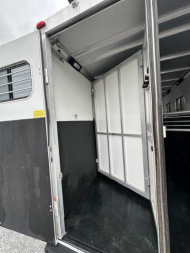 Used 2001 Sundowner Valuelite Horse Trailer