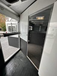 Used 2001 Sundowner Valuelite Horse Trailer