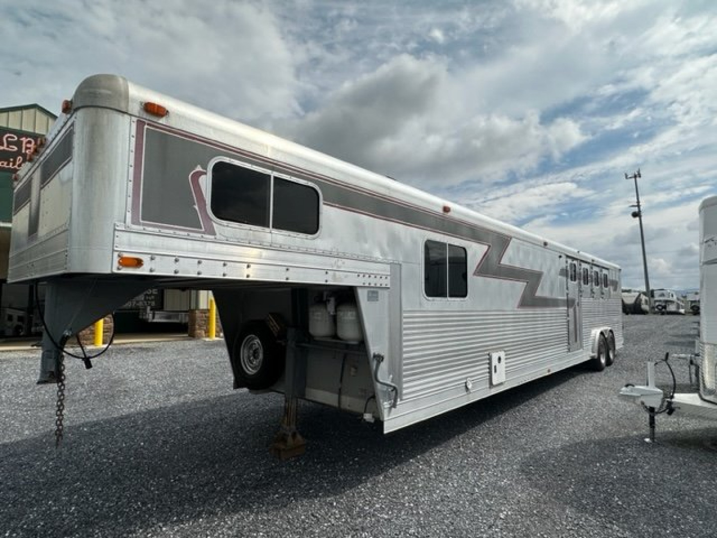 Used 1991 4-Star Trailers 4 Horse w/ LQ & Mid tack Horse Trailer