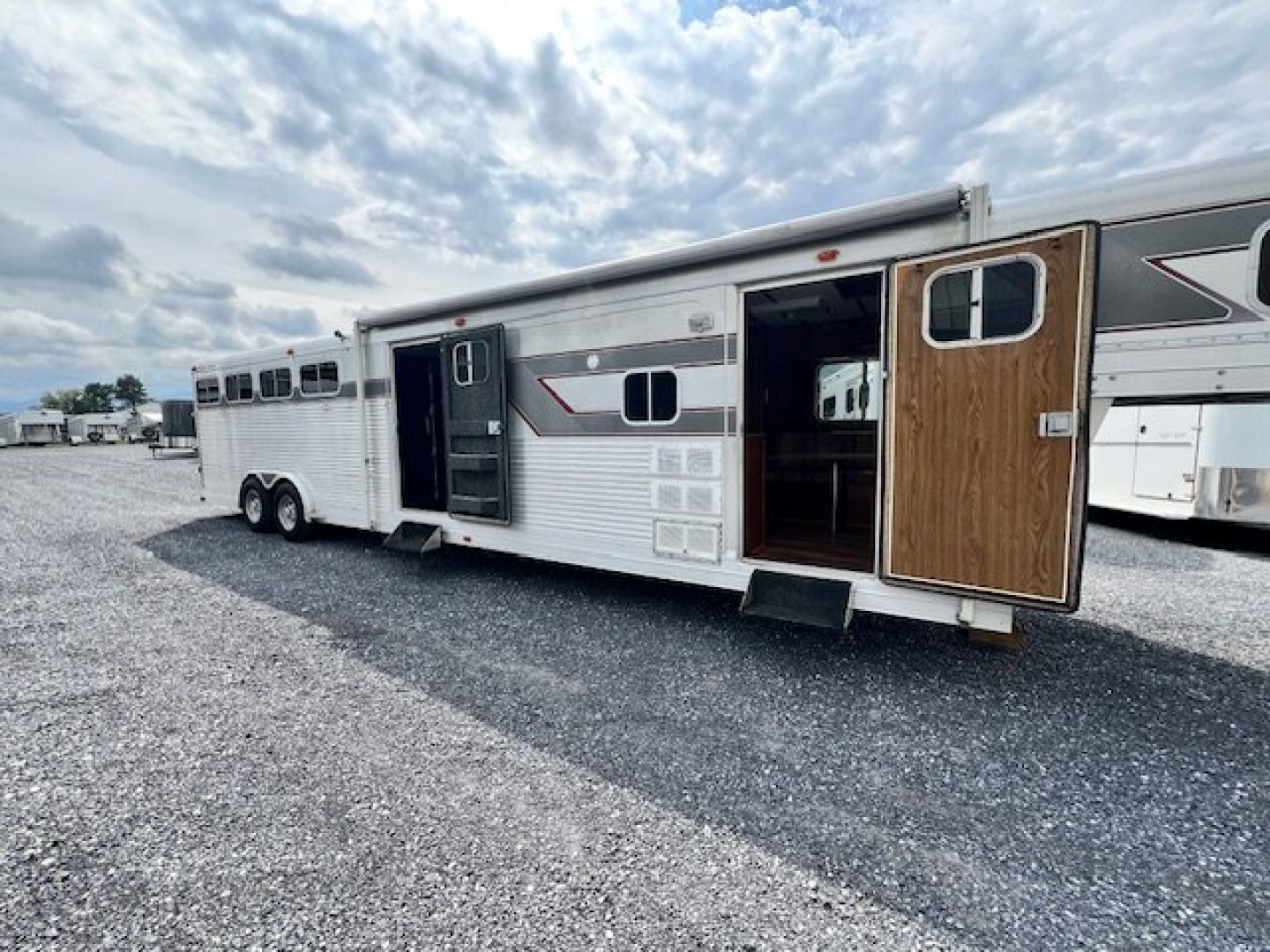 Used 1991 4-Star Trailers 4 Horse w/ LQ & Mid tack Horse Trailer