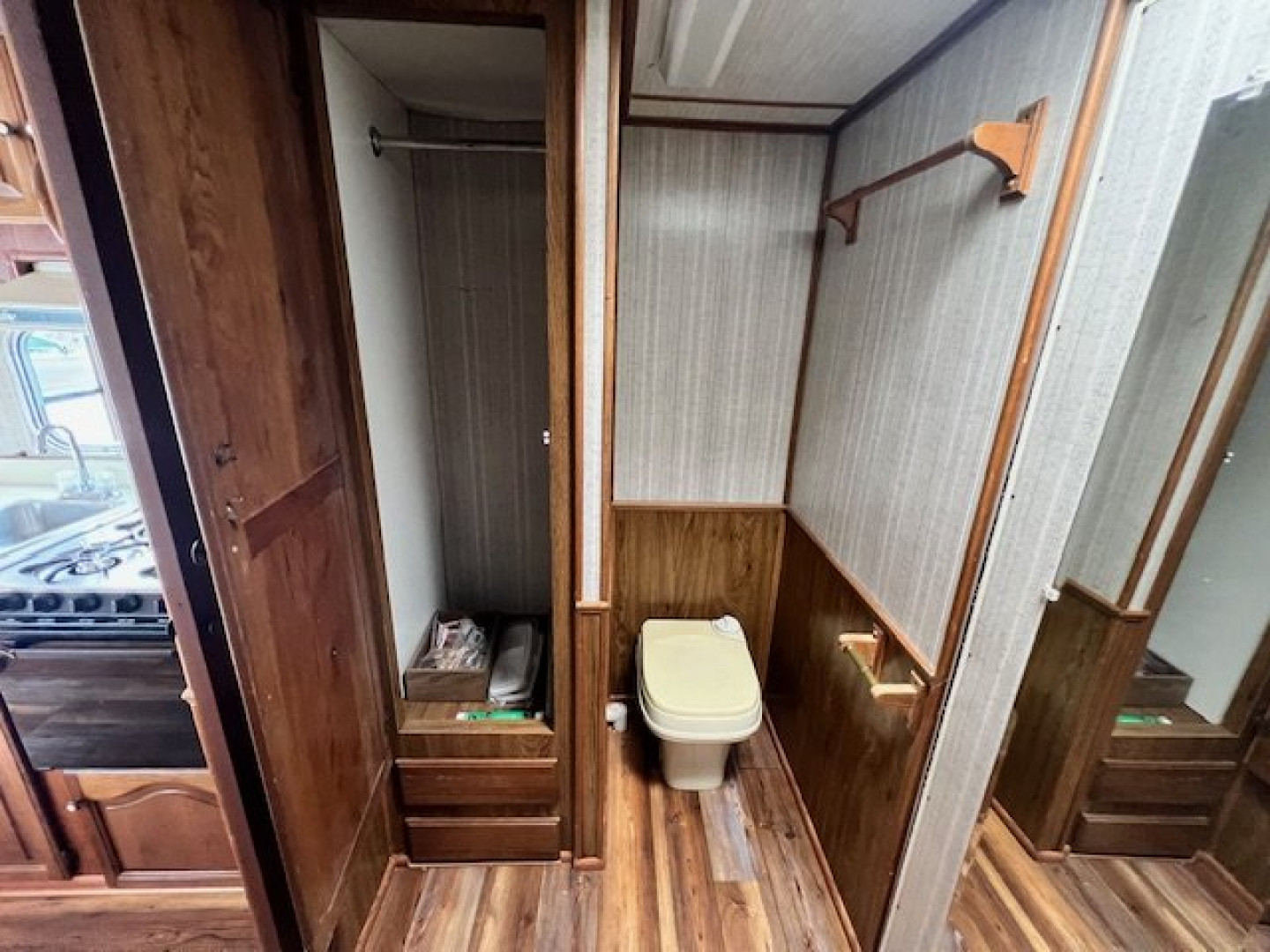 Used 1991 4-Star Trailers 4 Horse w/ LQ & Mid tack Horse Trailer