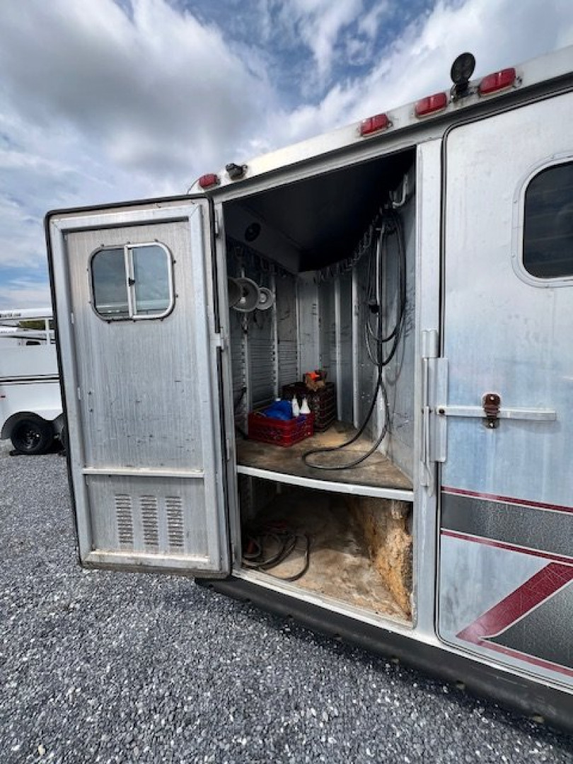 Used 1991 4-Star Trailers 4 Horse w/ LQ & Mid tack Horse Trailer