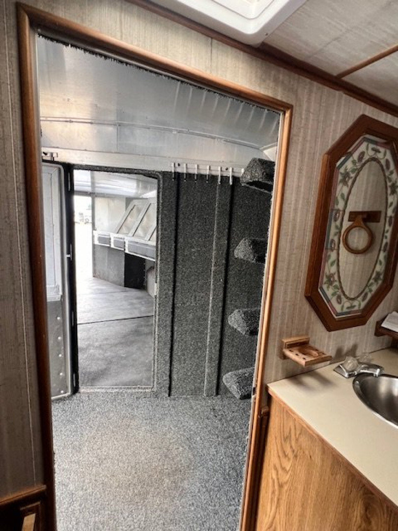 Used 1991 4-Star Trailers 4 Horse w/ LQ & Mid tack Horse Trailer