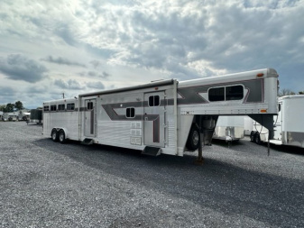 Used 1991 4-Star Trailers 4 Horse w/ LQ & Mid tack Horse Trailer