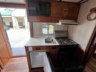 Used 1991 4-Star Trailers 4 Horse w/ LQ & Mid tack Horse Trailer