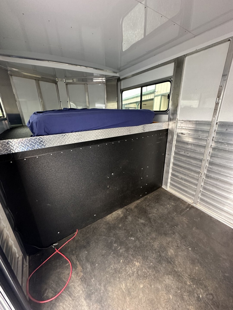 Used 2014 SUNDOWNER Upgraded Rancher Sport Horse Trailer