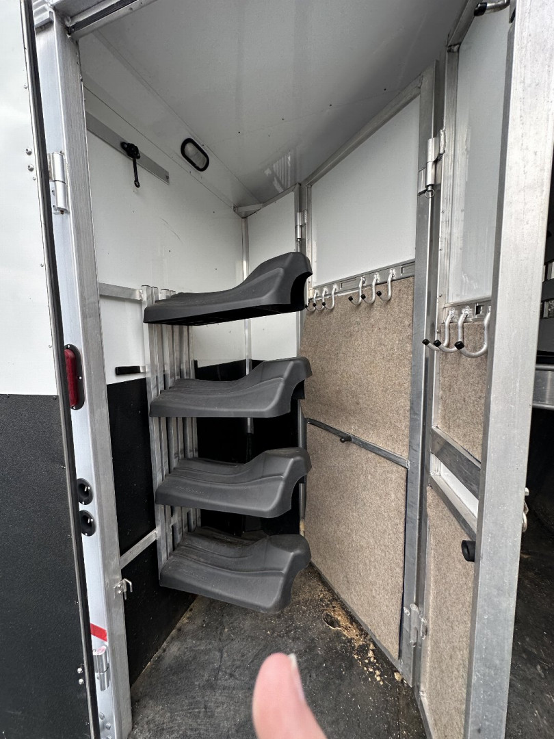 Used 2014 SUNDOWNER Upgraded Rancher Sport Horse Trailer