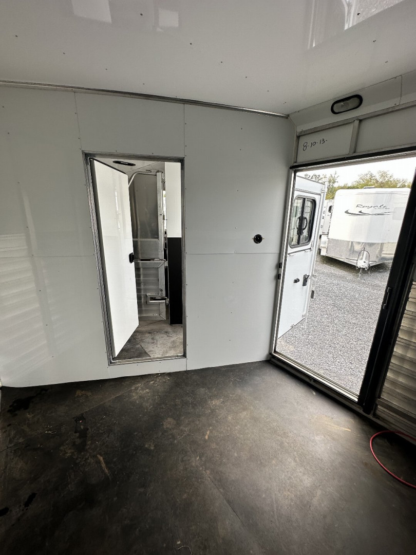 Used 2014 SUNDOWNER Upgraded Rancher Sport Horse Trailer