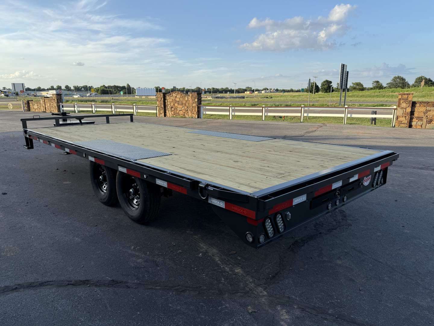 New 2026 MAXX-D 102”x20’ BP Deckover Flatbed – DOX