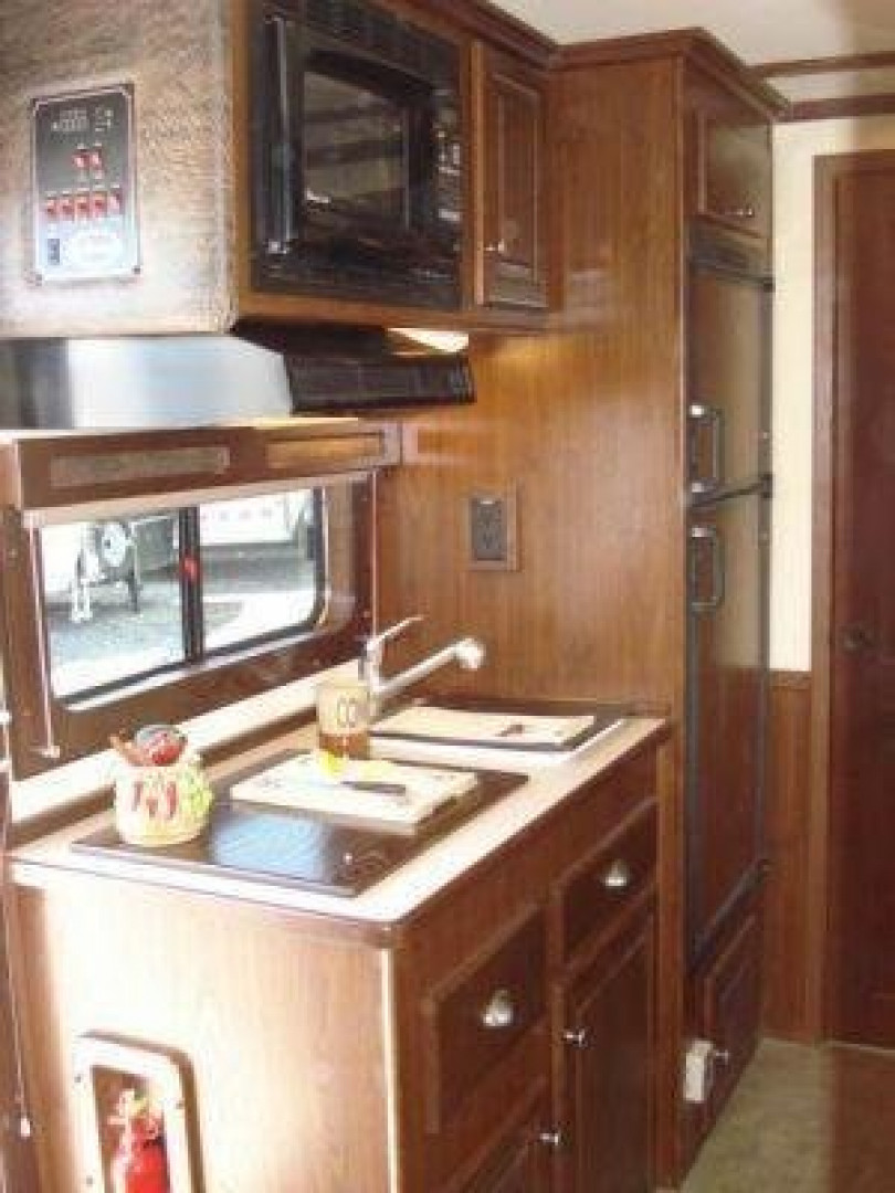 Used 2007 Sundowner Trailers 4H 6911 LQ w/Slide Horse Trailer