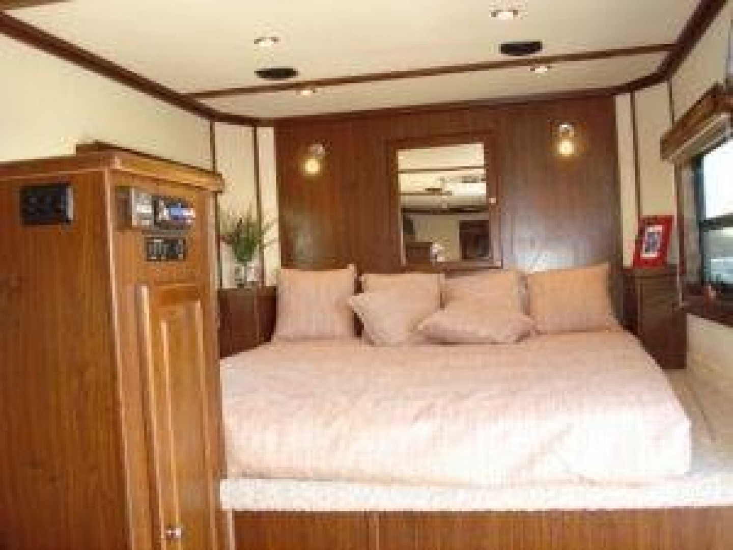 Used 2007 Sundowner Trailers 4H 6911 LQ w/Slide Horse Trailer