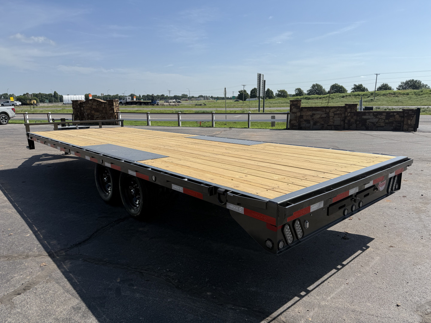 New 2026 MAXX-D 102”x24’ BP Deckover Flatbed – DOX