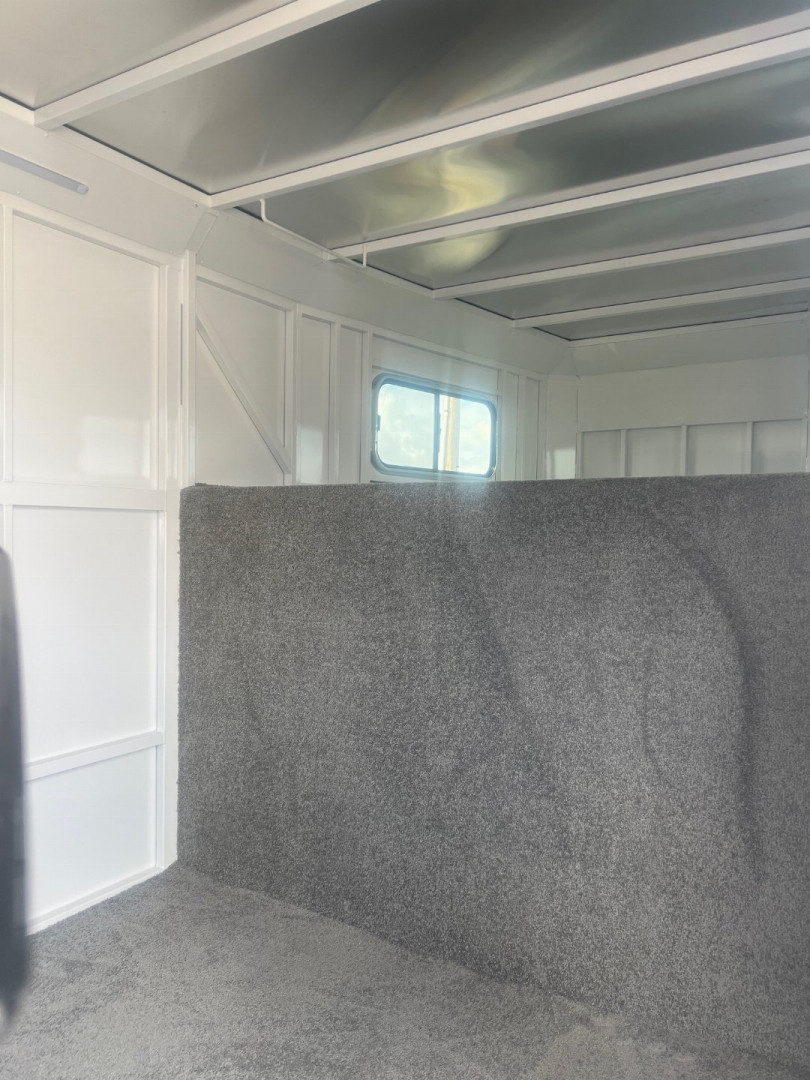 New 2024 TRAILS WEST 3H SANTA FE Horse Trailer