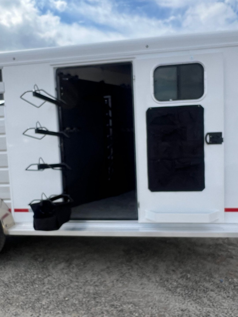 New 2024 TRAILS WEST 3H SANTA FE Horse Trailer