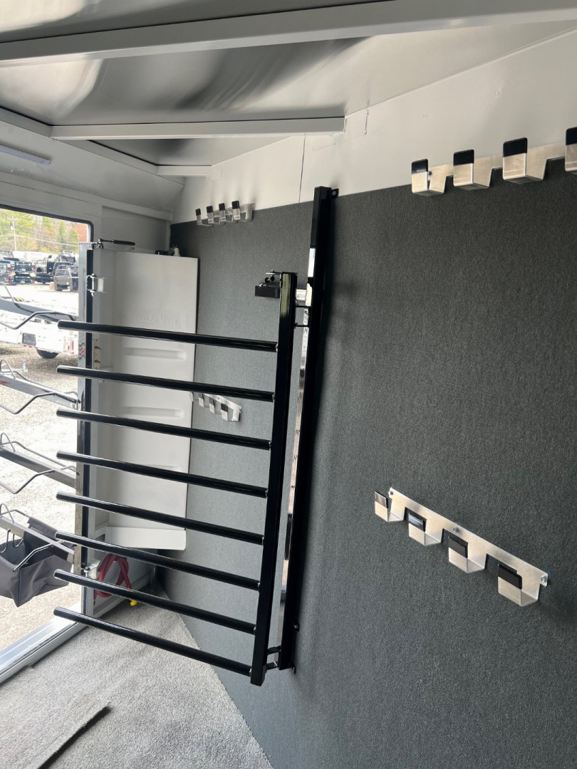 New 2024 TRAILS WEST 3H SANTA FE Horse Trailer